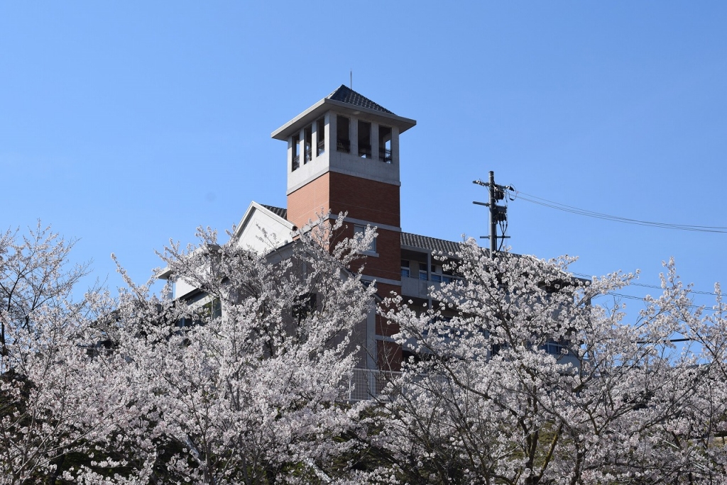 盈進中学校
