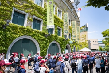 甲子園入場前の風景